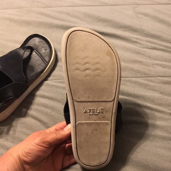 A7EIJĒ black thong sandals - Picture 6 of 7